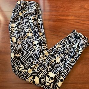 Halloween Lularoe OS skulls leggings